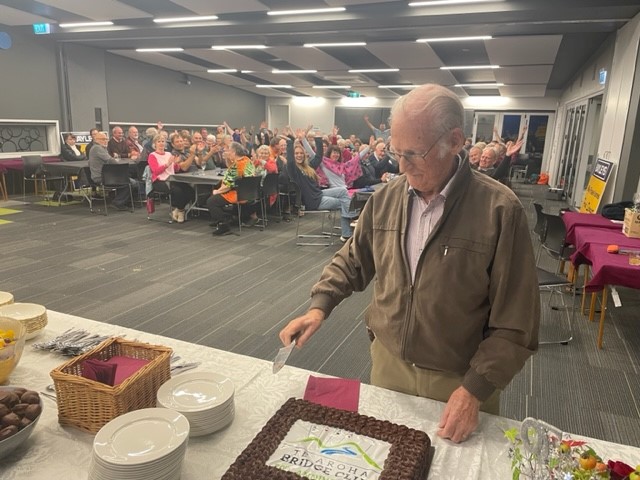 Lindsay cuts the cakes: Foundation member from 1953, Lindsay Reid, cuts the cake at our celebration dinner.